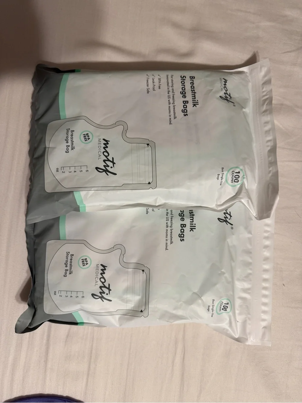 Motif Medical Breastmilk Storage Bags - White and Mint (100 Count)